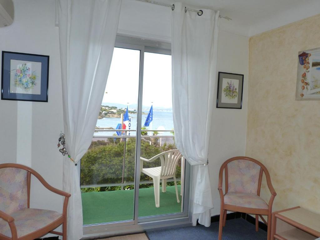 Hotel La Caravelle Fréjus Стая снимка
