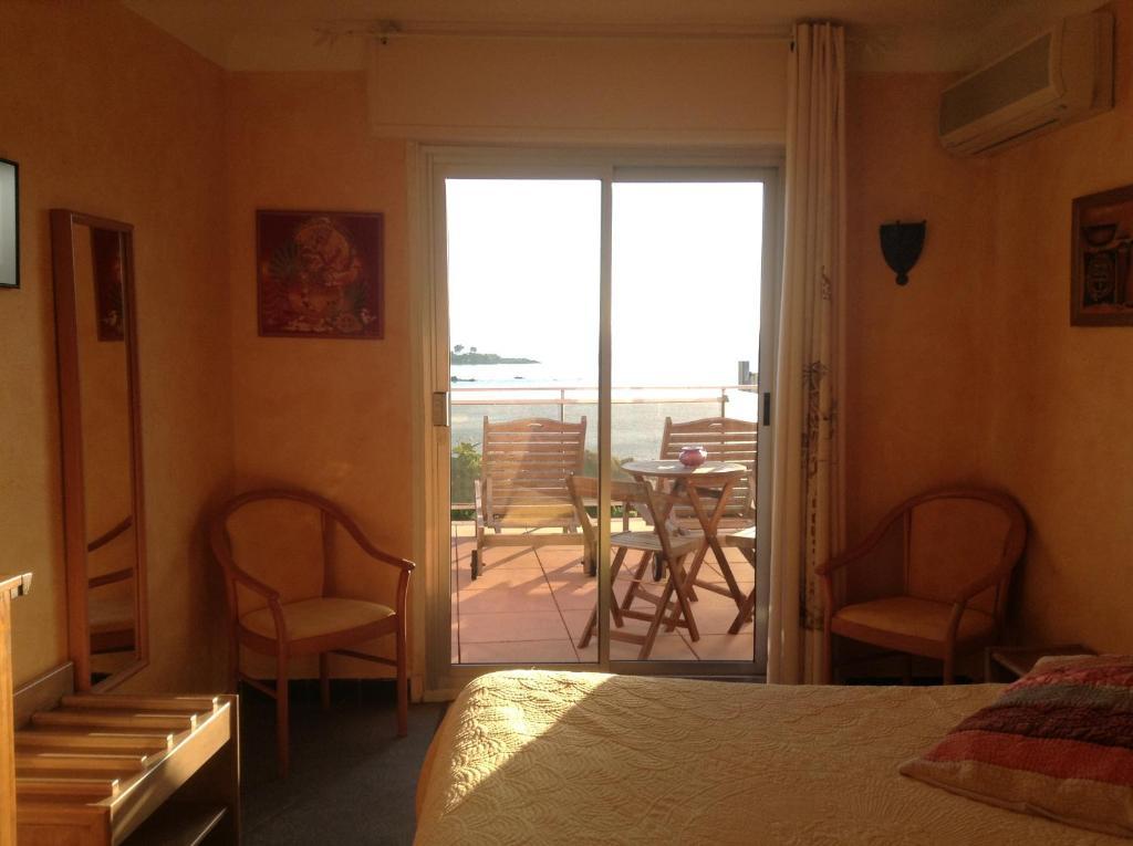 Hotel La Caravelle Fréjus Екстериор снимка