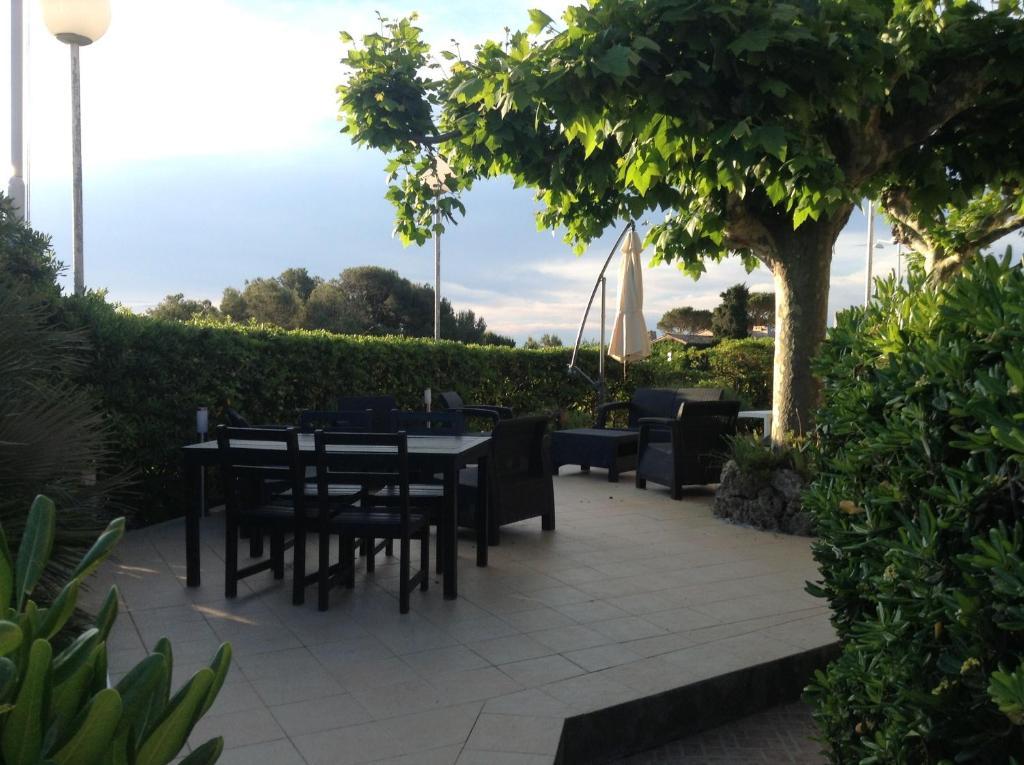 Hotel La Caravelle Fréjus Екстериор снимка