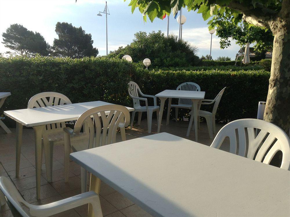 Hotel La Caravelle Fréjus Екстериор снимка